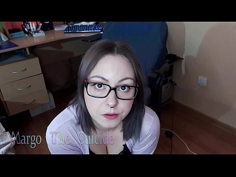 ❤️ Neska sexy betaurrekoekin dildoa zurrupatzen du kameraren aurrean ❤❌ Sexua gugan ☑