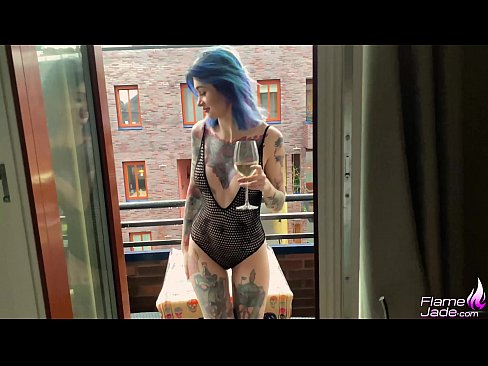 ❤️ Neska Ikaragarria trago batez zurrupatzen eta zeru zabalean sutsuki izorratzen ❤❌ Sexua gugan ☑